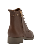 Botín café de cuero, mujer, casual, combina elegancia y funcionalidad en climas fríos y húmedos.