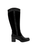 Calzado de cuero gamuzado negro, bota femenina hasta la rodilla, con tachas laterales, mezcla de clásico y moderno.