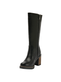Bota casual de cuero negro para mujer, caña alta y diseño sobrio, ideal para otoño e invierno por su abrigo y estilo.