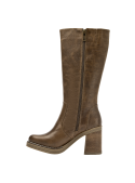 Bota de cuero café para mujer, versátil y chic, adecuada para reuniones de trabajo o eventos elegantes en otoño.