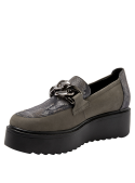 Zapato de cuero gris para mujer, estilo casual con acabados premium.