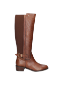 Bota casual de cuero café para mujer, con sofisticado patrón reptil, ideal para combinar con jeans o vestidos simples.