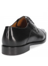 Zapato Derby de cuero negro para hombre, con punta cuadrada y costura cap toe, perfecto para combinar con trajes.