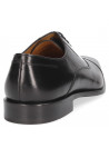Zapato Oxford de cuero negro para hombre, perfecto para ocasiones formales como matrimonios y eventos corporativos.
