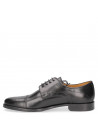 Clásico Derby negro en cuero con diseño minimalista, adecuado para ocasiones donde se requiere formalidad y elegancia.