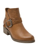 Botín camel de cuero, estilo casual para mujer, ofrece comodidad y protección en invierno.