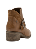 Botín camel de cuero para mujer con taco bloque, ideal para un estilo casual y moderno.