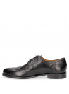 Zapato Oxford negro de cuero para hombre con detalles brogue, ideal para un look sofisticado en eventos y cenas formales.