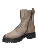 Calzado utilitario de cuero taupe, perfecto para un look urbano, con soporte alto y ajuste cómodo gracias a los cordones.