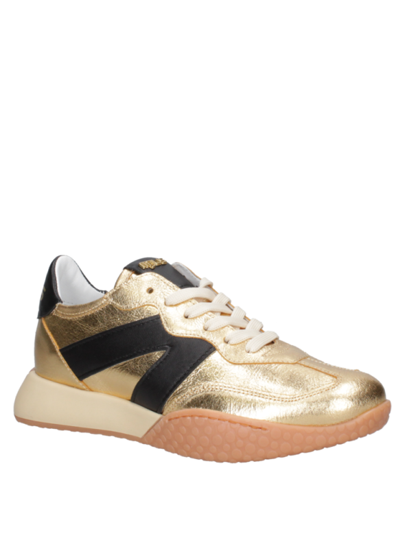 Zapatilla de cuero oro para mujer, estilo casual y athleisure, con diseño moderno y urbano, ideal para salidas cotidianas.