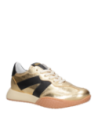 Zapatilla de cuero oro para mujer, estilo casual y athleisure, con diseño moderno y urbano, ideal para salidas cotidianas.