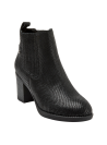 Botín de cuero negro con taco de 7.5 cm, ideal para días fríos y estilo casual.