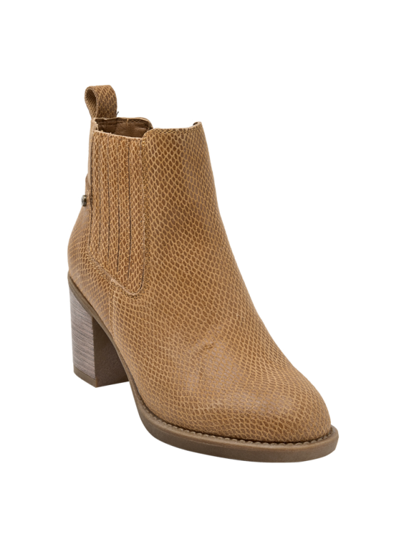 Botín camel de cuero para mujer, cómodo y versátil, con diseño innovador y protección extra.
