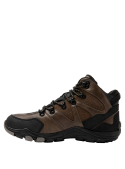 Calzado de trekking marrón para hombre con caña alta que brinda soporte al tobillo, perfecto para actividades al aire libre.