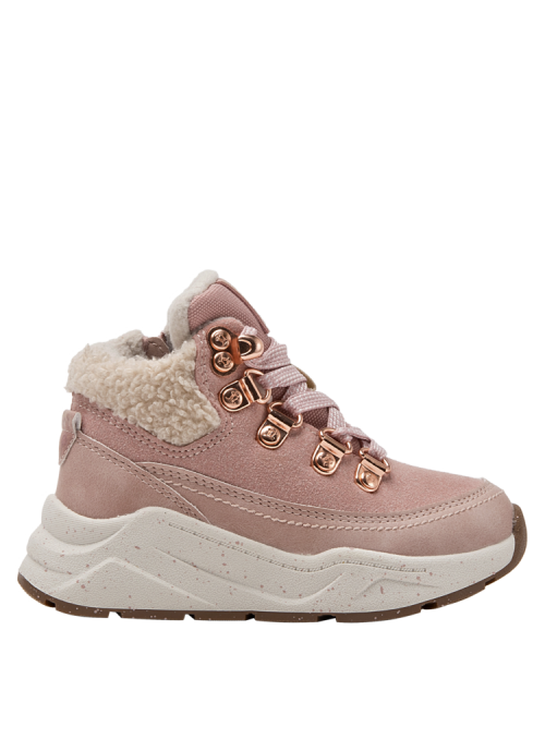 Botín rosado de cuero para niña, combina estilo delicado y durabilidad.