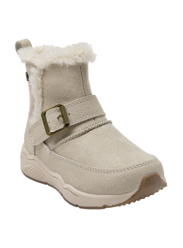 Zapato casual beige con hebilla y suela gruesa, ideal para paseos al parque o reuniones familiares en días fríos.