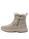 Calzado infantil beige con diseño moderno, suela gruesa y costuras decorativas, perfecto para combinar con ropa de invierno.
