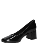 Calzado formal de cuero negro, estilo stiletto minimalista, adecuado para entrevistas y ambientes de oficina.