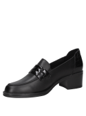 Zapato casual negro de cuero para mujer con taco bloque de 5 cm y punta redonda.