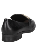 Mocasín de cuero negro para mujer con hebilla doble, ideal para trabajo y eventos sociales.