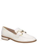 Zapato de cuero blanco para mujer, mocasín clásico con hebilla doble, ideal para un look casual y sofisticado.