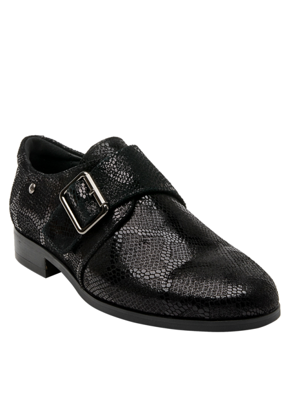 Elegante zapato Oxford marrón de cuero para mujer, ideal para ocasiones formales y estilo casual sofisticado.