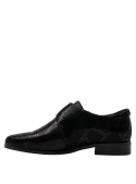 Elegante zapato de cuero negro para mujer, diseño Oxford clásico-moderno, ideal para ocasiones formales.