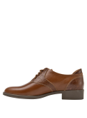 Elegante zapato oxford camel de charol para mujer, cuero genuino, ideal para uso diario.