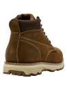 Calzado estilo bota de montaña, suela antideslizante y diseño funcional, combina con jeans y chaquetas resistentes.