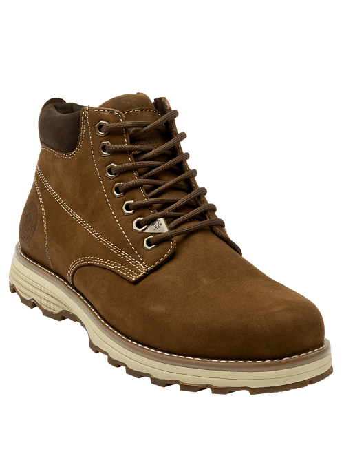 Botín de cuero gamuzado café, sistema de amarre con pasadores metálicos, ideal para un look urbano y práctico.