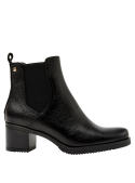 Botín femenino de cuero negro, estilo Chelsea con taco bloque y caña alta.