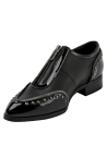 Calzado de cuero negro femenino, diseño moderno, ideal para un look casual.