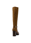 Bota de cuero café para mujer con tacón grueso y estilo ecuestre, ideal para un toque sofisticado semi-formal.