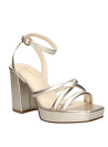 Elegante sandalia de cuero oro con plataforma, estilo clásico y moderno, ideal para cenas y salidas nocturnas.
