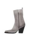 Botín gris vaquero de mujer, cuero gamuzado, con diseño moderno, tacón medio y elástico lateral para un ajuste elegante.