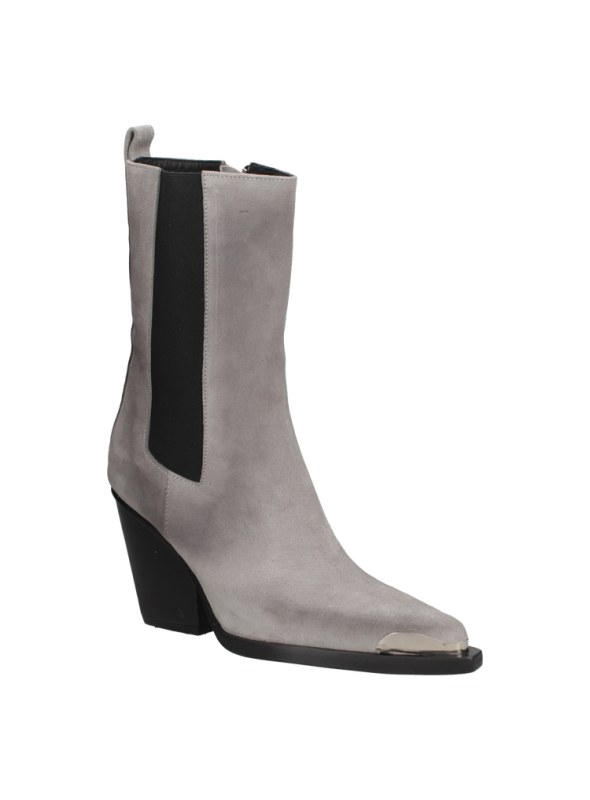 Botín gris de cuero gamuzado para mujer, estilo vaquero, punta cuadrada y detalle metálico, ideal para look urbano.