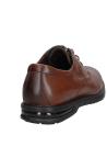 Textura y acabado en cuero café de zapato derby casual para hombre.