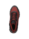 Calzado masculino rojo de senderismo con estructura alta para protección del tobillo y suela dentada para tracción.