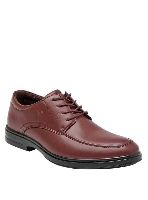 Textura del cuero en zapato Derby negro de hombre.