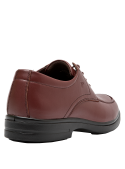 Zapato Derby café de cuero para hombre, estilo vestir.