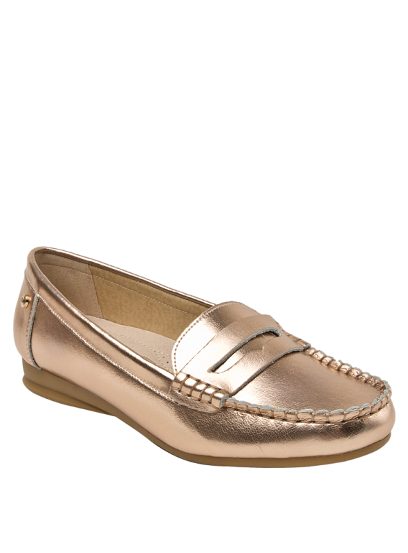 Elegante mocasín de cuero negro para mujer, con diseño clásico y horma redondeada, perfecto para ocasiones semiformales.