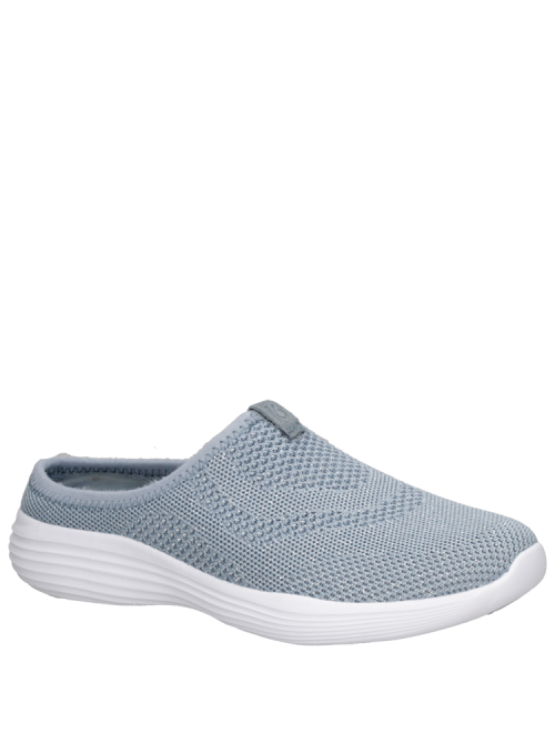 zapatilla celeste urbana para mujer en cuero y textil, ideal para actividades diarias.