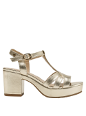 Sandalia dorada de cuero charol con diseño elegante y cómodo para la mujer moderna.