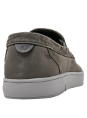 zapatilla gris casual de hombre con caña de 4 cm, estilo práctico y funcional para el día a día