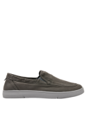 zapatilla gris de hombre estilo casual, material canvas, ideal para actividades diarias cómodas