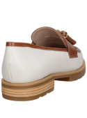 Elegante zapato de mujer beige, cuero premium, taco bloque, diseño sofisticado.