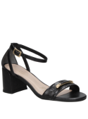 Sandalia negra de cuero para mujer, diseño casual y elegante, con taco bloque de 6.8 cm y punta abierta.