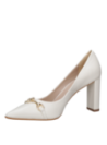 Zapato de cuero crema para mujer, estiliza la figura con su taco bloque y punta puntiaguda.