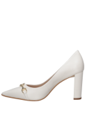 Zapato femenino de cuero premium, color crema, con diseño moderno y sofisticado.