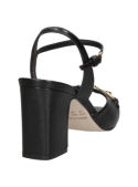 Sandalia casual negra de cuero, con forro sintético suave y taco bloque, para un look moderno.